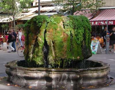 Fontaine naturelle d'Aix.